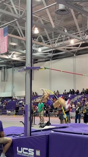 Kiersten Wilkes stays CLEAN through two heights at the LHSAA State Championships! ✅✅