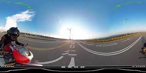 教士的柯達SP360 4K "第三人稱視角"拍攝法大公開 - 主要就是搭配 9.Solutions 台灣 的雙公轉向延伸桿與3/8"桿件組補強的組合…!很適合小型工作室或部落客拍攝影片時使用，若是打橫或向後延伸，搭配微型三軸攝影機(如OSMO或GOPRO的雲台)也可以有接近吊桿的拍攝穩定度!(只差不能遙控而己了!) - 其實這玩意一開始只是被定位成專業攝影棚的燈架使用…不過被我挖出來玩360影片了(笑) - 而教士針對 KODAK SP360 4K的第三篇教學分享文也即將推出。先預告一下第四篇的內容是針對360相機的支架架設與360相機/影片的運用範圍教學!! 敬請期待…… 這陣子為了研究360相機真的花了好長的一段時間啊!希望能有更多的人加入，一起分享心得! Kodak PIXPRO Taiwan 9.Solutions 高畫質Youtube版： https://youtu.be/FRlAtbYqkdE | 重車日誌-教士