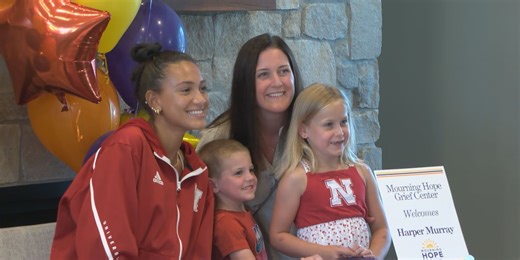 Nebraska volleyball’s Harper Murray meets with fans to promote grief support nonprofit