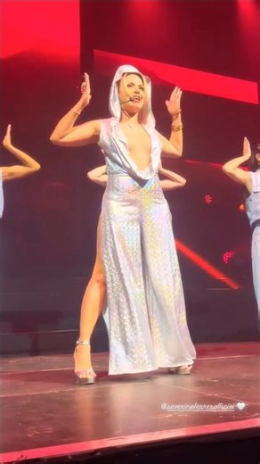 L'entrée de Séverine Ferrer/Kylie Minogue sur can't get you out of my head 🔥 I Gotta Feeling 2026