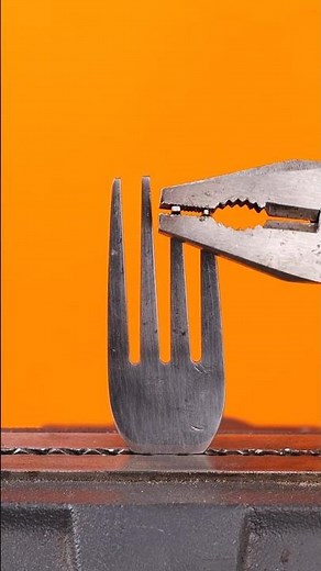 Genius idea for an improvised door lock using a fork! 🙌