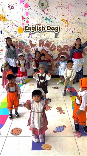 Surabaya Grammar School on Instagram: "🍭 “Knock, knock… who lives in the candy house?” 🍭 Our preschoolers stepped into the story of Hansel & Gretel, learning English through storytelling and imagination ✨ At preschool, English isn’t memorized — it’s lived. And learning feels just like a fairytale 💛 === 🏆 Contact us and become part of the SGS family * Instagram: @sgsofficial * Website: https://sgs.sch.id/ * SGS Wisata Bukit Mas: +62 822-2980-9366 * SGS Grand Pakuwon: +62 817-4185-656 * SGS Mo