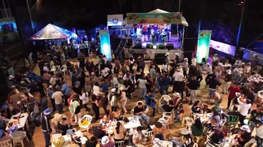 La Feria Rural y Comunera es un espacio donde la música, el arte y la comunidad se encuentran 🌾🎶 Abre sus escenarios para artistas emergentes y orquestas, creando un espacio de unión y celebración. 📅 Vívela desde el 25 al 30 de diciembre | Entrada libre #LaFeriaEsDondeDebesEstar | Feria de Cali