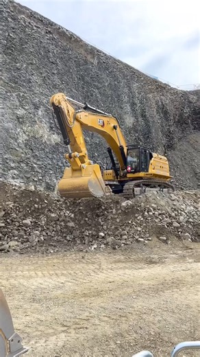 10K views · 179 reactions | One of the main attractions in the Zeppelin demo area !Caterpillar 374 Excavator, proudly representing the 70 tonne - class, along with Caterpillar‘s 772G Dump Truck !It takes 5 passes for the Cat 374 to load the 47 tonne - payload Cat 772G that reaches a top speed of close to 80 km/h.#reels #cat374 #heavyduty #dumptruck #productdemo #quarrylife #cat772 | Excavator drivers - sailors | Facebook