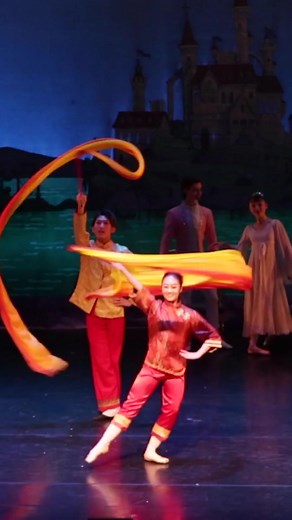 Dazzling twirls and graceful movements await as Chinese dance takes center stage in The Nutcracker! 🇨🇳 Don’t miss the chance to witness the beauty on December 15-17 at Miller Theater, @kimmelculturalcampus ⭐️ Reserve your seats today and let the magic unfold before your eyes. 🤩 #nutcracker #nutcrackerseason #rockschoolfordanceeducation