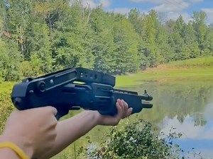 意大利SPAS-12（（英语：Special Purpose Automatic Shotgun，意为“特殊用途自动型霰弹枪”）多功能霰弹枪实弹射击_哔哩哔哩_bilibili