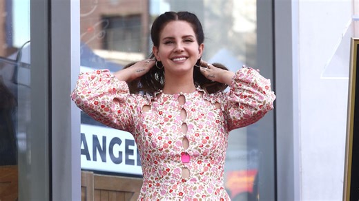 Lana Del Rey Sang With A Local Band After Hearing Them Covering One Of Her Songs