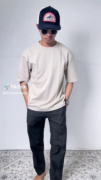 Kaos Polos Oversize Abu Abu Simpel & Stylish #OOTDPria #FashionPria #StylePria