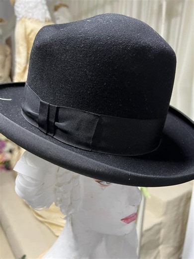 Vintage Bowler Hat. 1950-1960s. England. Hochuli Brand. Black Felt. 100% Felt. Beautiful White Lining. in Good Condition. Size 56. in Good C - Etsy Canada