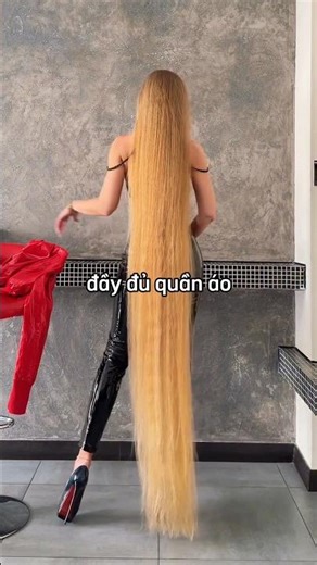 The girl has long hair, which makes it difficult for her to get dressed 😳