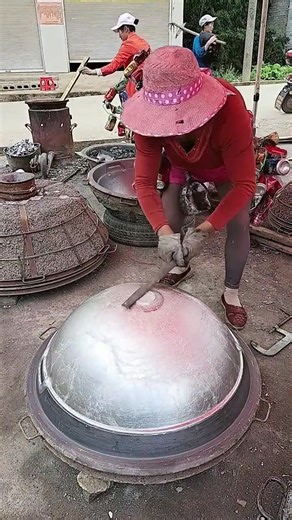 Traditional craftsmanship for making aluminum pots, steamers, and soup containers for meals? Does your country need these aluminum molds?#aluminumpots #mould