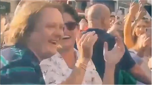 Dublin busker stunned after Lewis Capaldi and Niall Horan join performance