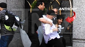 Red Hot Chili Peppers Singer Anthony Kiedis -- Brawl with Bodyguard Outside Four Seasons