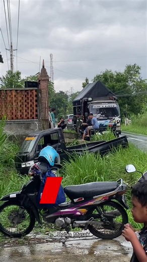 Hati-Hati Berkendara Saat Hujan: Tips dan Kronologi