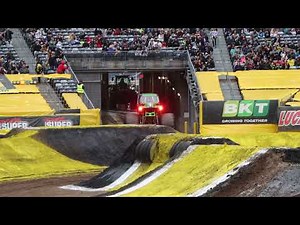 Grave Digger 40th Anniversary Intro - Monster Jam Stadium Tour Yellow MetLife 2022