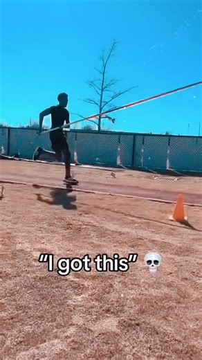 Aljaž Leben on Instagram: "Follow(@laxative ) - 在日本，研究人员正利用智能人行道将日常活动转化为清洁能源⚡。这些道路内嵌特殊的压电材料，可以从行人的脚步中收集动能。当人们行走、奔跑或跳跃时，路面会轻微变形，从而产生机械压力。压电晶体将这种压力转化为电能🪫。这些能量可用于照亮路灯、为公共显示屏供电，甚至监测行人流量。 这种技术不仅减少了能源浪费，还展示了未来城市的无限可能🌍。在东京、京都等城市的试验区，人们的每一步都在为绿色地球贡献力量💚。科技让生活更环保，也让每一个脚步更有意义✨ #日本 #科技 #创新 #可持续 #绿色能源 未来城市 环保 知识 事实 推荐 你知道吗 技术 实验 热门"