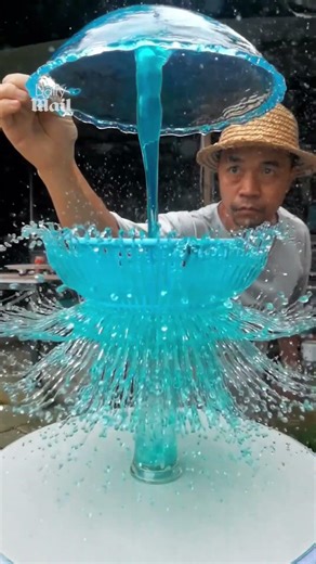 Artist captures stunning slow-motion water explosion in China