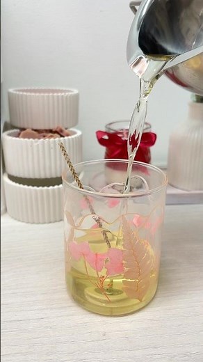Dried Flower Candle DIY ✨🥀 #diy #candlemaking #candle
