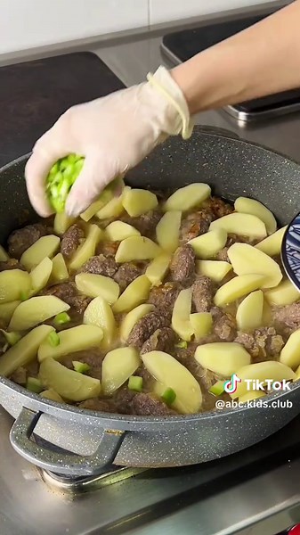 Sağlam böyümək sağlam qidalanmaqdan başlayır. Bizim gündəlik qida menyumuz zülal, karbohidrat, vitamin və minerallarla zəngindir. Abc Kids Klub sizin övladınız üçün ən doğru seçimdir 😊 #tiktok #keşfet #love #fyp