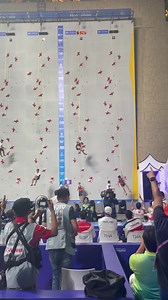 The men’s 🥇🥈race with 🇮🇩 in Lane A and 🇨🇳 in Lane B #IFSC #SportClimbing #Speed | International Federation of Sport Climbing (IFSC)