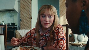 Déze nieuwe bloedstollende serie zit vol grote namen, waaronder Billie Eilish en Paris Jackson