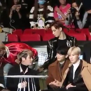 #GOT7 林在範你居然在大庭廣眾這樣…∠(ᐛ」∠)＿ 還我們Mark驚了一下󾌴󾌴 -那麼重口味嗯哼🌚 Cr:O2 ［M］H2O 轉載請註明出處 | 神秘炸雞信箱 •́ ₃ •̀