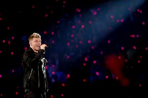 Nick Carter Breaks Down Into Tears On Stage After Aaron Carter's Death