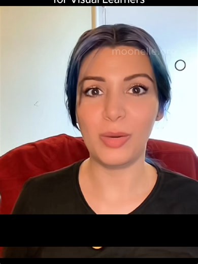 👉This is from the ’Singing Course for Visual Learners’ where you learn singing step-by-step with visuals! ✅Go to my page and you’ll find more info right at the top Ever wondered what actually happens when you sing? 🤔 When air leaves your lungs, it travels up and meets your vocal cords (vocal folds). When you sing, those vocal folds come together and vibrate, and that vibration is what creates sound. Here’s the key part 👇 For lower notes, your vocal folds stay shorter and thicker, which produc