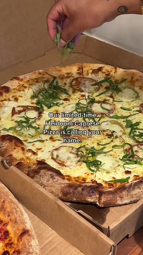 Heirloom Caprese Pizza Recipe with Fresh Mozzarella and Tomatoes