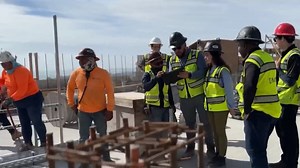 Cursos gratuitos de aprendiz de construcción benefician a inmigrantes en Miami