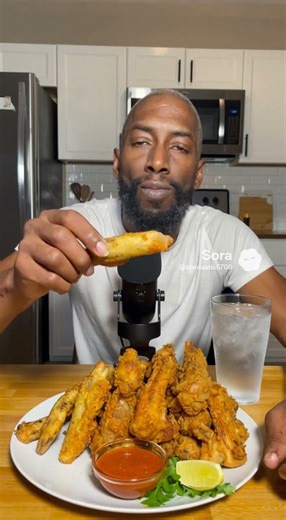 Eating extra crispy fried frog legs and chicken backs. #food #Mukbang #asmr #foodie #content