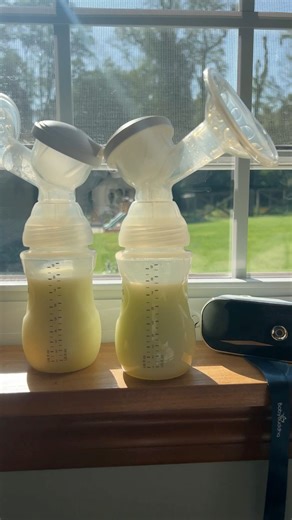 LIKE 👍 & FOLLOW ➕ for more mom tips and tricks, pumping hacks, increasing milk supply tips and more 🤩❤️🍼 #breastfeedingmom #pumpingmom #milksupply #happypumpingwithhelen #exclusivelypumping #increasemilksupply #milksupplybooster | From Mom to Mom