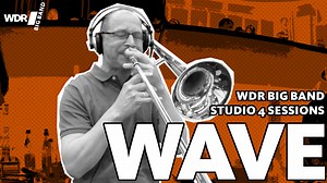 We're starting this Friday with a brand new installment from our "Studio 4 Sessions", where we get to do some deep cuts from our vast archive. "Wave" (or "Vou Te Contar") is one of the most beloved tunes by the Brazilian composer Tom Jobim, here in an arranger by our former colleague Dave Horler. It features Ludwig Nuss on trombone and Rolf Marx on guitar. Recorded live in Studio 4, consucted by Stefan Pfeifer-Galilea. --------------------- Wir beginnen diesen Freitag mit einer brandneuen Folge 