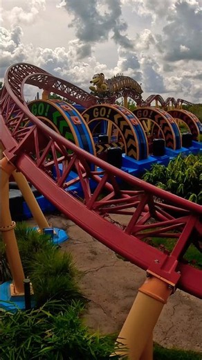🐶 Slinky Dog Dash #dog #shorts #coaster #hollywoodstudios #toystory #disney #epic #fun #shortvideo
