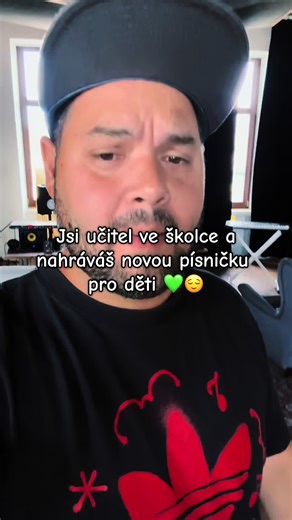 Nahráváme novou písničku pro děti 💚😌 Všechny moje písničky najdete na všech stream. platformách Míša ze školky. 💚😌#deti #děti #rodina #ucitelka #ucitel #skolka #zabava #lovemyjob #fyp