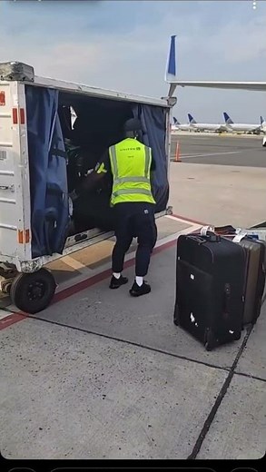Airport Baggage Handler Day in the Life | United Ramp Worker Life Loading Bags Like a Pro