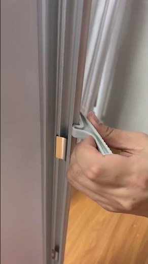 How to open the aluminum snap frame easily?
