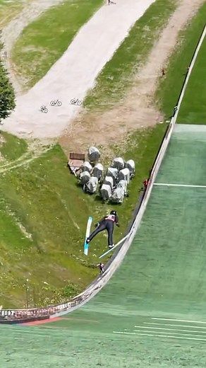 ICYMI 👉 Alexandria Loutitt started off the summer ski jumping season with 2️⃣ podiums 🤩 She jumps to 2 bronze🥉 medals at the FIS Ski Jumping Summer Grand Prix in Courchevel, France. Nothing like ski medals in July! ⛷☀️ - Au cas où vous l'auriez manqué 👉 Alexandria Loutitt a remporté deux médailles de bronze 🥉 au Grand prix d’été de saut à ski de la FIS à Courchevel, en France. Il n’y a pas de saison morte en ski.. ou presque. 😂🎿 🎥 @alex_loutitt #TeamCanada #skijumping #ski #sport #athlet