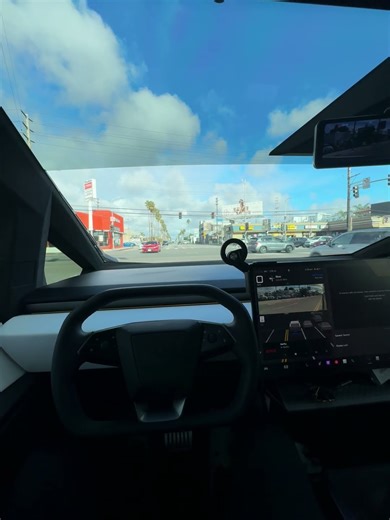 FSD 14.2.2.2 successfully crossed broken stop light at 4-way intersection #cybertruck #fsd14 #tesla