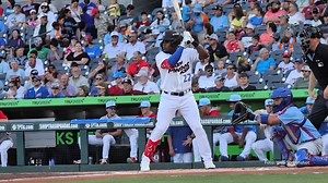 Oscar Colas sacó 3 jonrones y guía victoria de Los Angeles, 1ra vez en su carrera