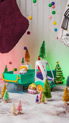 Weebles are wobbling into holiday gifting season 2023! #Playskool #weebles #nostalgic toys #holidaygifting #toysfortoddlers #holidaytoys