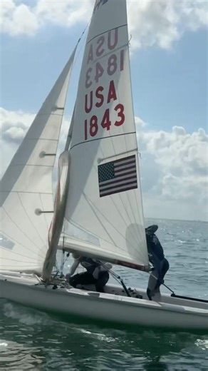 470 Sailing raise spinnaker