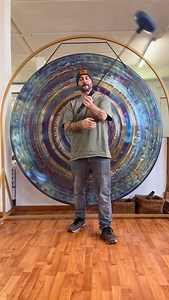 After the Vimana, this is our second creation inspired by the Nāda Astra, divine instruments activated through sound, as described in the Vedic scriptures. Here, movement becomes the key. The interaction between the body, sound, and space generates unique and ever-changing resonances. This instrument is built with two Grade-1 titanium bells, tuned to the same note. Move through space like a Kshatriya in motion, but always with a smile and playful energy ✨ . . . #grottasonora #soundsculpture #ved