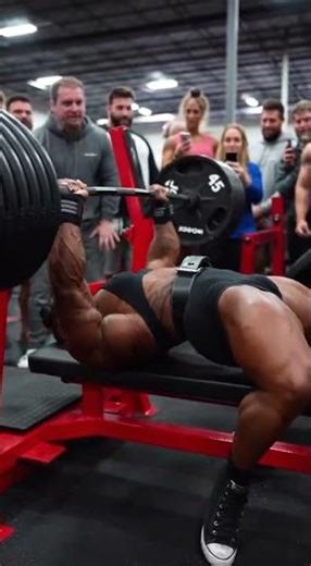 INSANE: Female Bodybuilder Smashes 750LB Bench Press World Record 😱