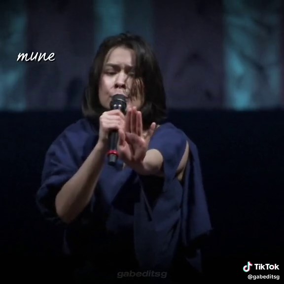 Mitski Performance at Primavera Sound São Paulo 2022
