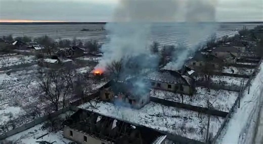 Intense Battles Grip Eastern Ukraine” Fierce clashes erupted along the eastern frontline as Ukrainian forces pushed to reclaim damaged positions after heavy overnight shelling. Russian units responded with drones and artillery, creating widespread disruption. Local officials report evacuations, power outages, and rising tension as both sides prepare for another wave of escalation. #UkraineWar #BreakingNews #RussiaNews #WarUpdate #DroneStrike #scopeinsight #BreakingToday #russia #canada #usa | Sc