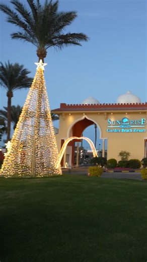 Celebrating the season with smiles, music, and festive vibes 🎄✨ #SUNRISEResortsAndCruises #SUNRISEGardenBeachResort #Hurghada #Christmas #RedSea | SUNRISE Garden Beach Resort -Select-