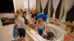 It smells like a wet pooch 🐶🛁 The Busby girls give their dogs a bath in the season premiere of #OutDaughtered TONIGHT at 9/8c! | TLC