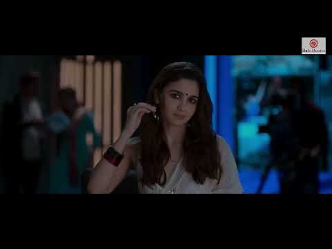 Alia Bhatt Navel in Silver Saree