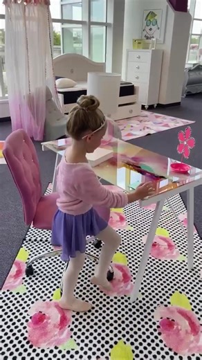 2.1K views | Keep studying stylish! Find a desk that works for them in-store & online. ✏️ | Rooms To Go Kids | Facebook